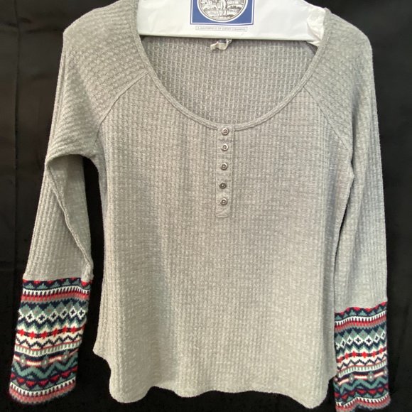 Gray top with sleeve detail - Picture 1 of 4